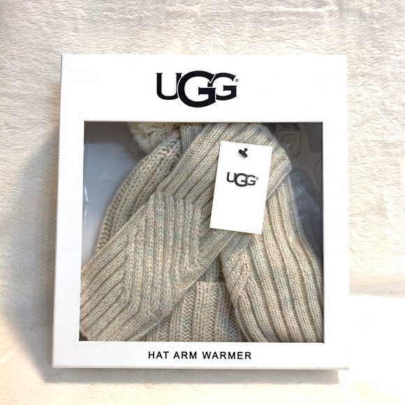 UGG Metallic Cream Knit Hat and Glove Set! - Picture 6 of 13